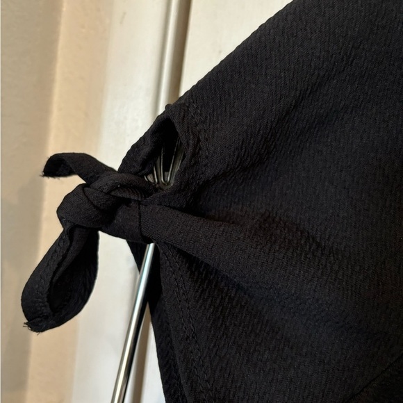 NWOT NEL + LO Black Knit Top With Knot Ties on Short Sleeves - Picture 4 of 5